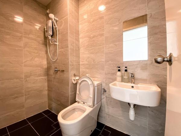 SKS Pavilion Residence by UHA : photo 1 de la chambre chambre double ou lits jumeaux avec salle de bains