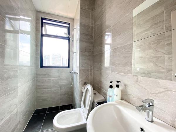 SKS Pavilion Residence by UHA : photo 8 de la chambre chambre double ou lits jumeaux avec salle de bains