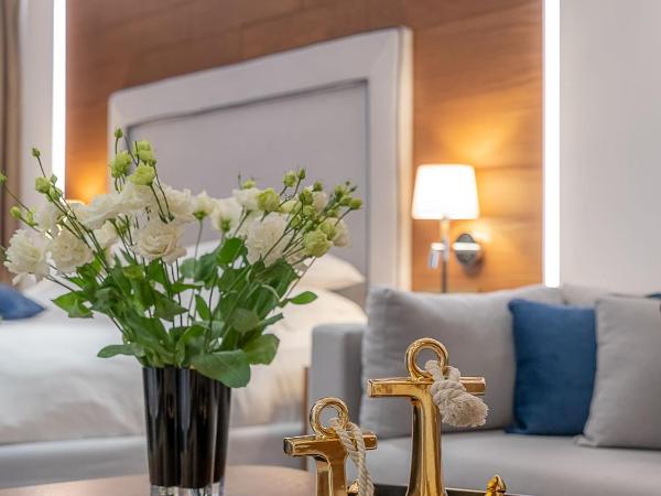 Nana Princess Suites Villas & Spa : photo 3 de la chambre suite lune de miel avec piscine privée, soul sauna et salle de sport