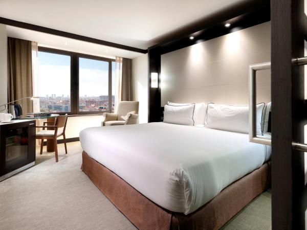 Melia Barcelona Sarriá : photo 1 de la chambre chambre premium - vue sur ville