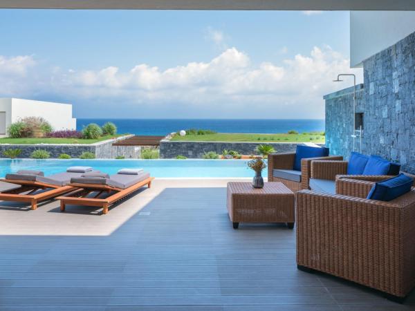 Nana Princess Suites Villas & Spa : photo 10 de la chambre  villa de rêve princesse - vue mer avec piscine privée, baignoire d'hydromassage extérieure et sauna soul 