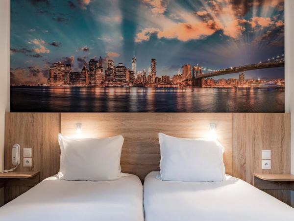 Kyriad Annemasse - Geneve : photo 3 de la chambre chambre supérieure avec 2 lits simples