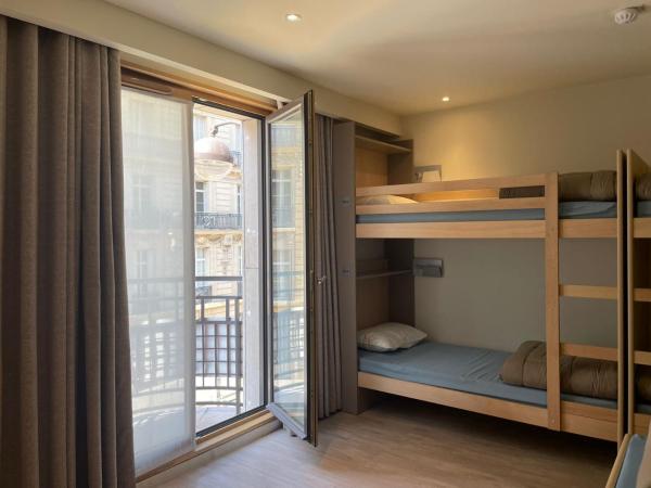 Adveniat Paris : photo 2 de la chambre lit dans dortoir hommes de 6 lits avec salle de bains commune