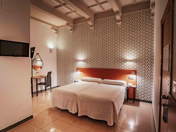 Atenas Granada : photo 5 de la chambre chambre double ou lits jumeaux avec place de parking