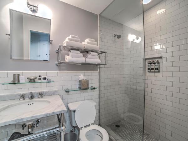 Q&C Hotel and Bar New Orleans, Autograph Collection : photo 2 de la chambre chambre avec 2 grands lits queen-size