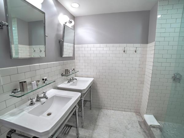 Q&C Hotel and Bar New Orleans, Autograph Collection : photo 1 de la chambre chambre lit king-size deluxe