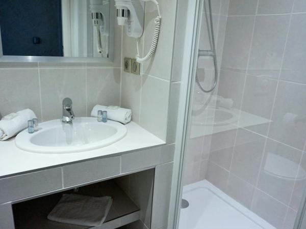 Hotel de la Couronne : photo 9 de la chambre chambre lit queen-size