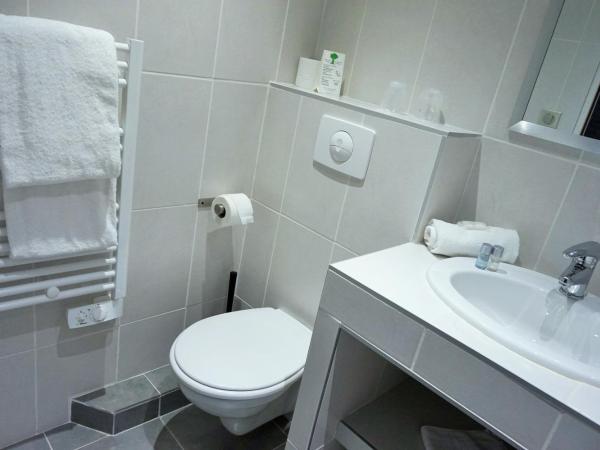 Hotel de la Couronne : photo 10 de la chambre chambre lit queen-size