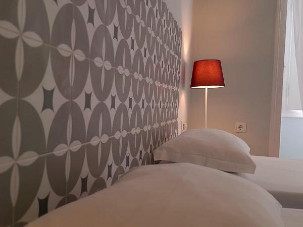 Hostel A Casa da Árvore : photo 5 de la chambre chambre lits jumeaux avec salle de bains privative séparée