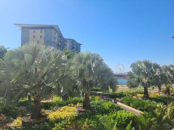 Darwin Waterfront Short Stay Apartments : photo 8 de la chambre 2 bedroom garden view apartment