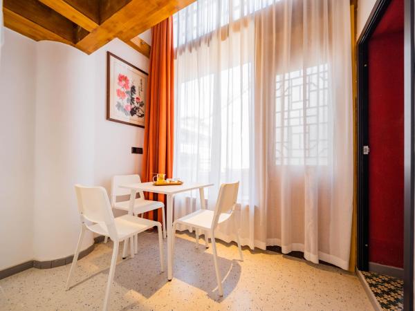 Joke Inn : photo 8 de la chambre sunshine street view duplex suite - yanxi
