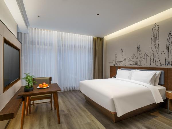UrCove by HYATT Futian CBD : photo 2 de la chambre chambre lit king-size - vue sur jardin