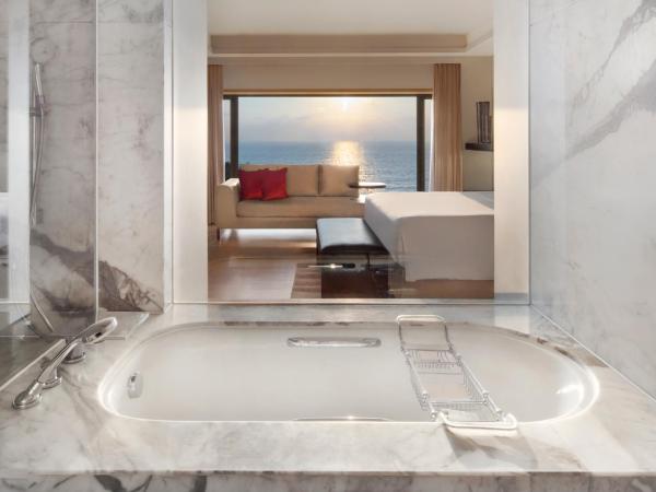 JW Marriott Mumbai Juhu : photo 1 de la chambre 	 1 king bed, ocean view, executive lounge access, sunset suite