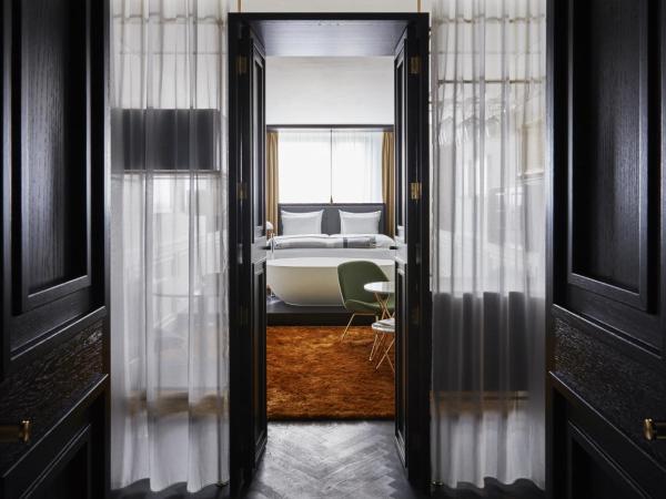 Roomers Munich, Autograph Collection : photo 2 de la chambre chambre premium deluxe 1 lit king-size