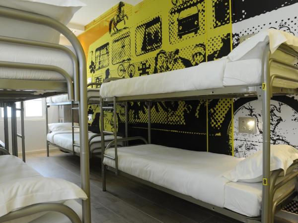 The 3 Ducks Eiffel Tower by Hiphophostels : photo 2 de la chambre lit dans dortoir mixte de 8 lits 