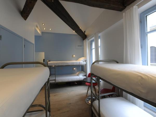 The 3 Ducks Eiffel Tower by Hiphophostels : photo 3 de la chambre lit dans dortoir pour femmes de 6 lits