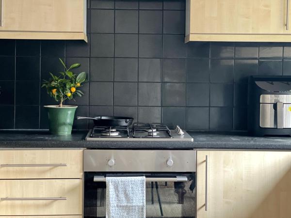 Beautiful Private Room in Levenshulme : photo 4 de la chambre chambre double - vue sur jardin