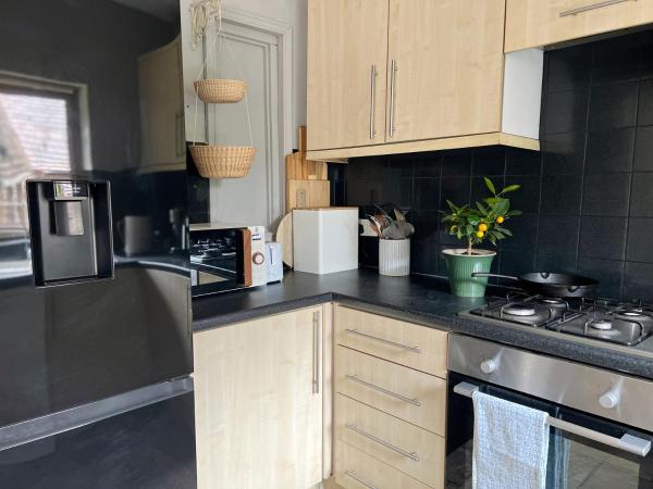 Beautiful Private Room in Levenshulme : photo 5 de la chambre chambre double - vue sur jardin