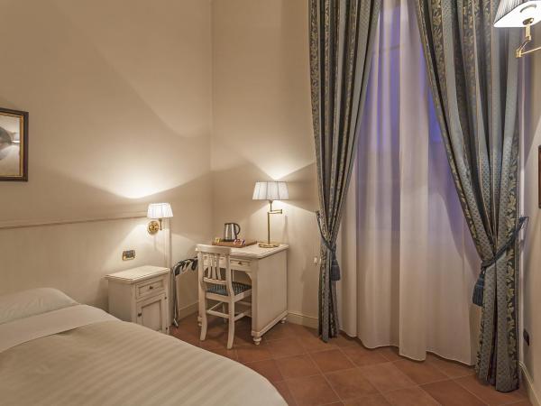 Hotel Astro Mediceo : photo 6 de la chambre chambre double ou lits jumeaux