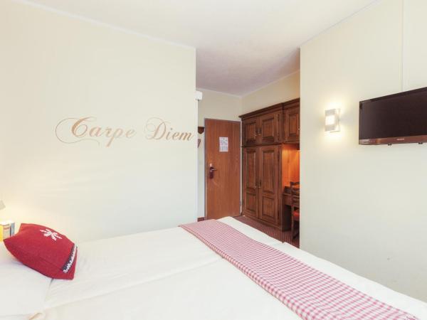 Le Petit CHARME-INN : photo 9 de la chambre chambre lits jumeaux