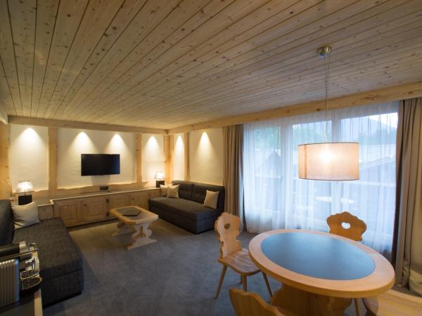 Bernerhof Swiss Quality Hotel Gstaad : photo 3 de la chambre suite familiale