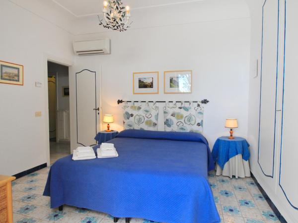 Casa Augusto B&B : photo 3 de la chambre chambre double ou lits jumeaux avec terrasse - vue sur mer