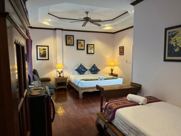 Pha Thai House : photo 8 de la chambre hébergement familial avec balcon