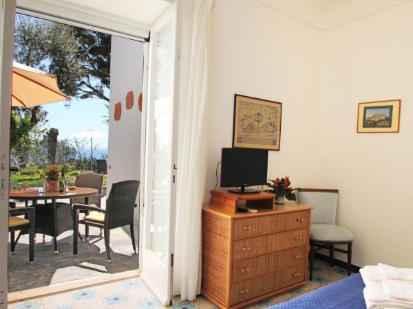 Casa Augusto B&B : photo 5 de la chambre chambre familiale avec terrasse 