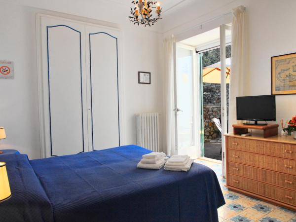 Casa Augusto B&B : photo 4 de la chambre chambre familiale avec terrasse