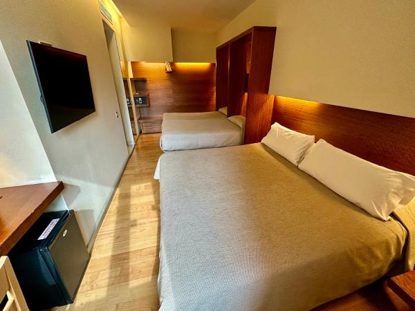 Hotel Turin Barcelona : photo 1 de la chambre chambre quadruple