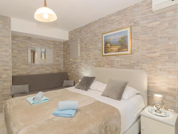 Bed & Breakfast PALMA : photo 7 de la chambre chambre triple avec balcon