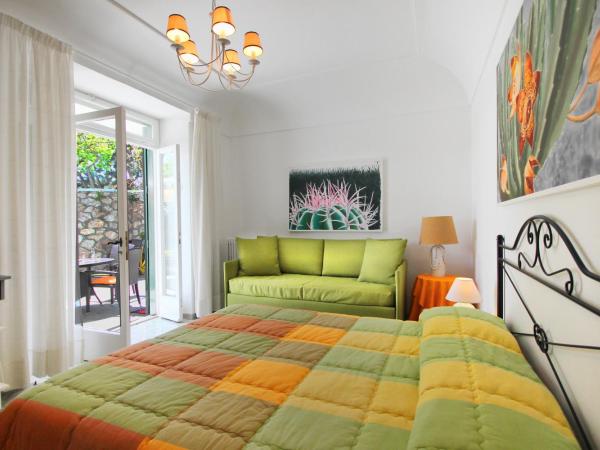 Casa Augusto B&B : photo 5 de la chambre chambre triple avec terrasse