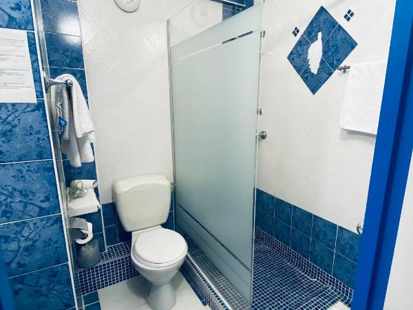 Hotel Cyrnea : photo 9 de la chambre chambre double - vue sur rue