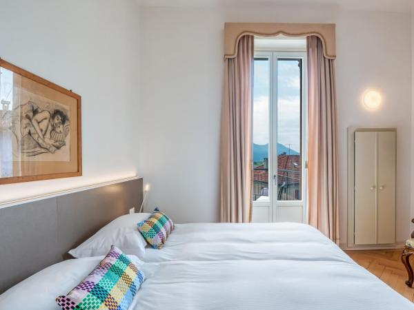 Villa by @ Home Hotel Locarno : photo 3 de la chambre suite de luxe avec balcon