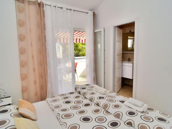 Apartments and Rooms Anika : photo 2 de la chambre double room with balcony and sea view - without kitchen