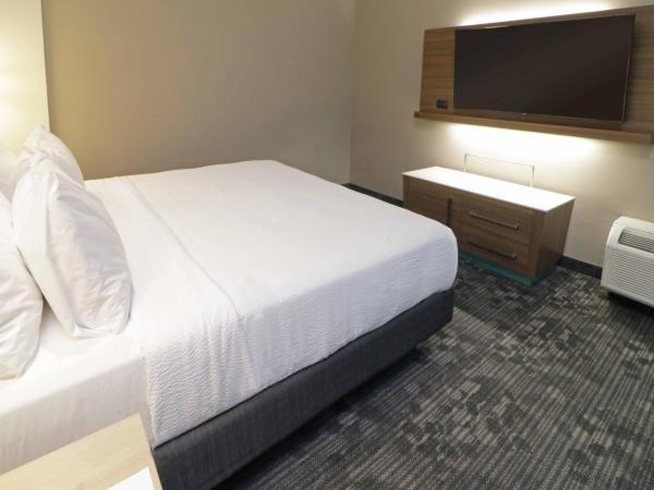 Courtyard Monterrey Airport : photo 5 de la chambre chambre lit king-size - vue sur cour