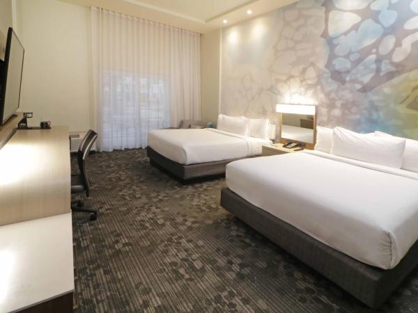 Courtyard Monterrey Airport : photo 1 de la chambre chambre avec 2 grands lits queen-size