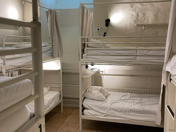 Nomad Cave : photo 1 de la chambre lit dans dortoir mixte de 8 lits 