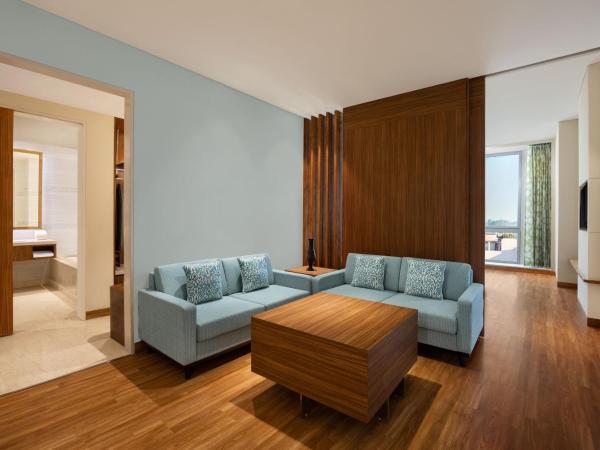 Fairfield by Marriott Agra : photo 5 de la chambre king suite with sofa bed & 20% off on food & beverages and 2 pieces of ironing daily