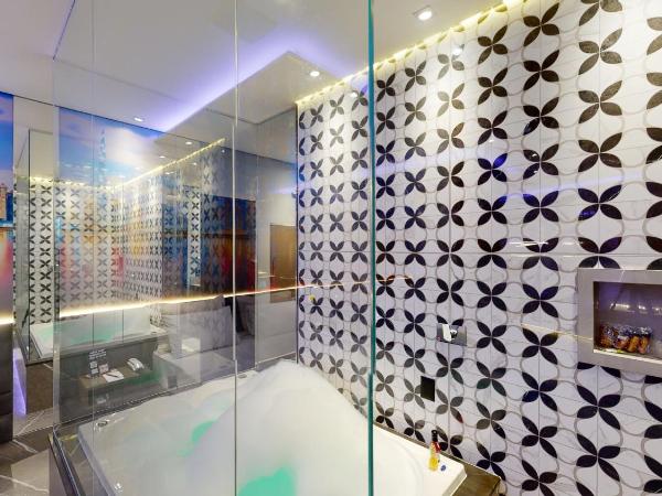 Motel DUBAI BH : photo 7 de la chambre studio avec baignoire spa