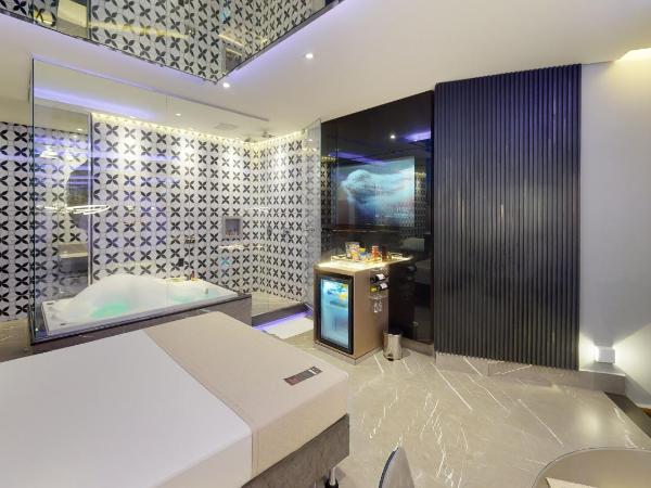 Motel DUBAI BH : photo 9 de la chambre studio avec baignoire spa