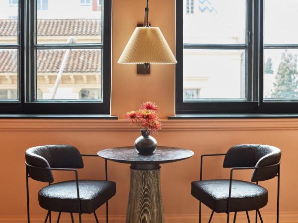 Downtown Los Angeles Proper Hotel, a Member of Design Hotels : photo 4 de la chambre suite junior lit king-size - vue sur ville