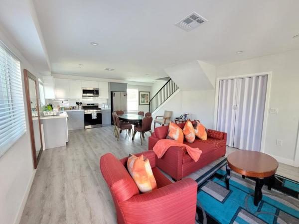 Hollywood Homes minutes to everything SPACIOUS AND FREE PARKING : photo 2 de la chambre maison 4 chambres