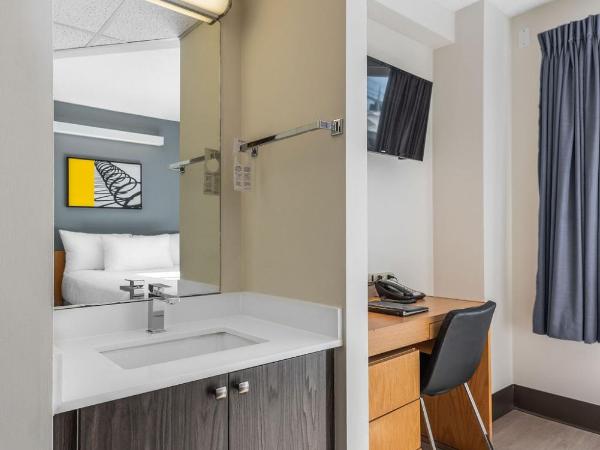 YWCA Hotel Vancouver : photo 2 de la chambre chambre lits jumeaux avec salle de bains commune