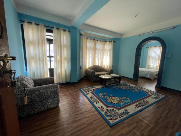 Dzambala Home : photo 3 de la chambre chambre double avec balcon