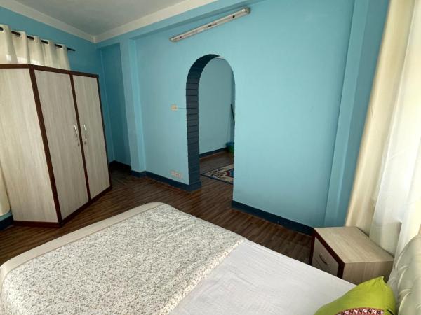 Dzambala Home : photo 2 de la chambre chambre double avec balcon