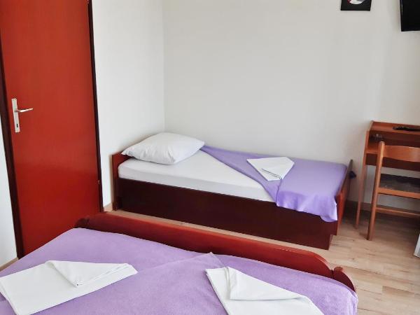 Pansion Klaudija : photo 6 de la chambre chambre triple - vue sur mer