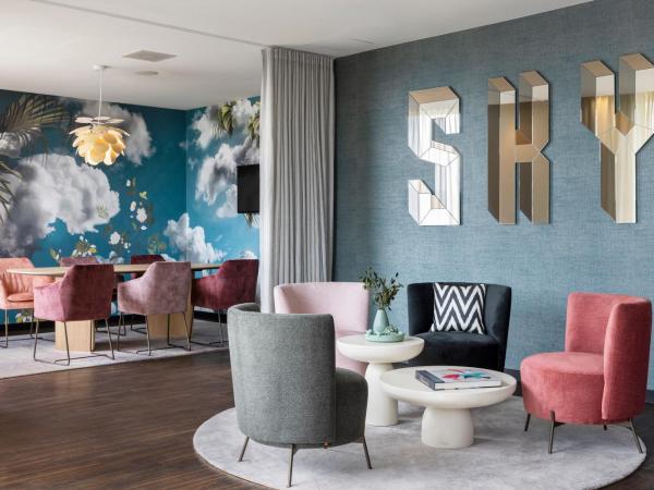 Renaissance Zurich Tower Hotel : photo 7 de la chambre chambre lit king-size avec accès au salon club - dernier Étage