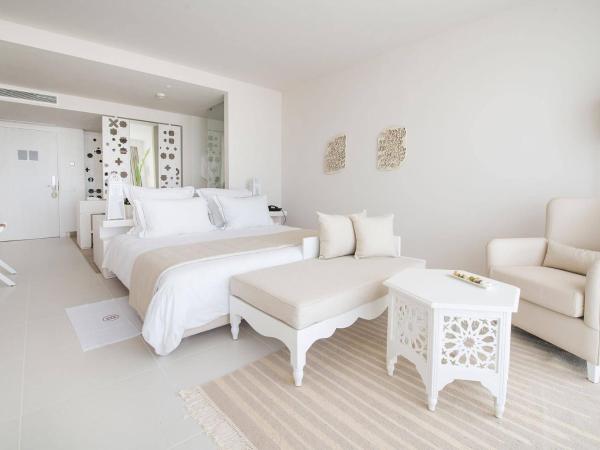 La Badira - Adult Only : photo 1 de la chambre suite double ou lits jumeaux deluxe - vue sur mer et piscine