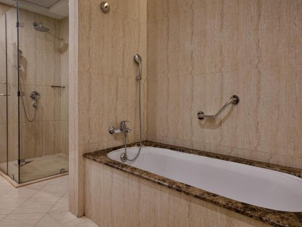 La Suite Dubai Hotel & Apartments : photo 4 de la chambre premier two bedroom sea view apartment - complimentary transfer to mall of the emirates, insurance market metro station & jbr beach